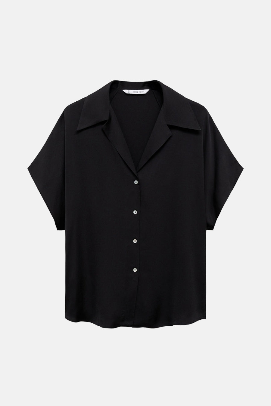Chemise noire à manches courtes de MANGO, avec col classique et patte de boutonnage.