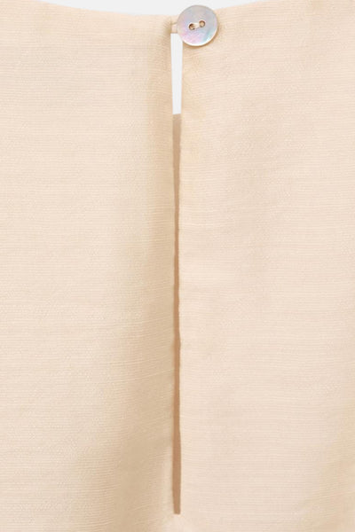 Beige mouwloos overhemd van MANGO, met parelmoeren knoopsluiting aan de achterkant.