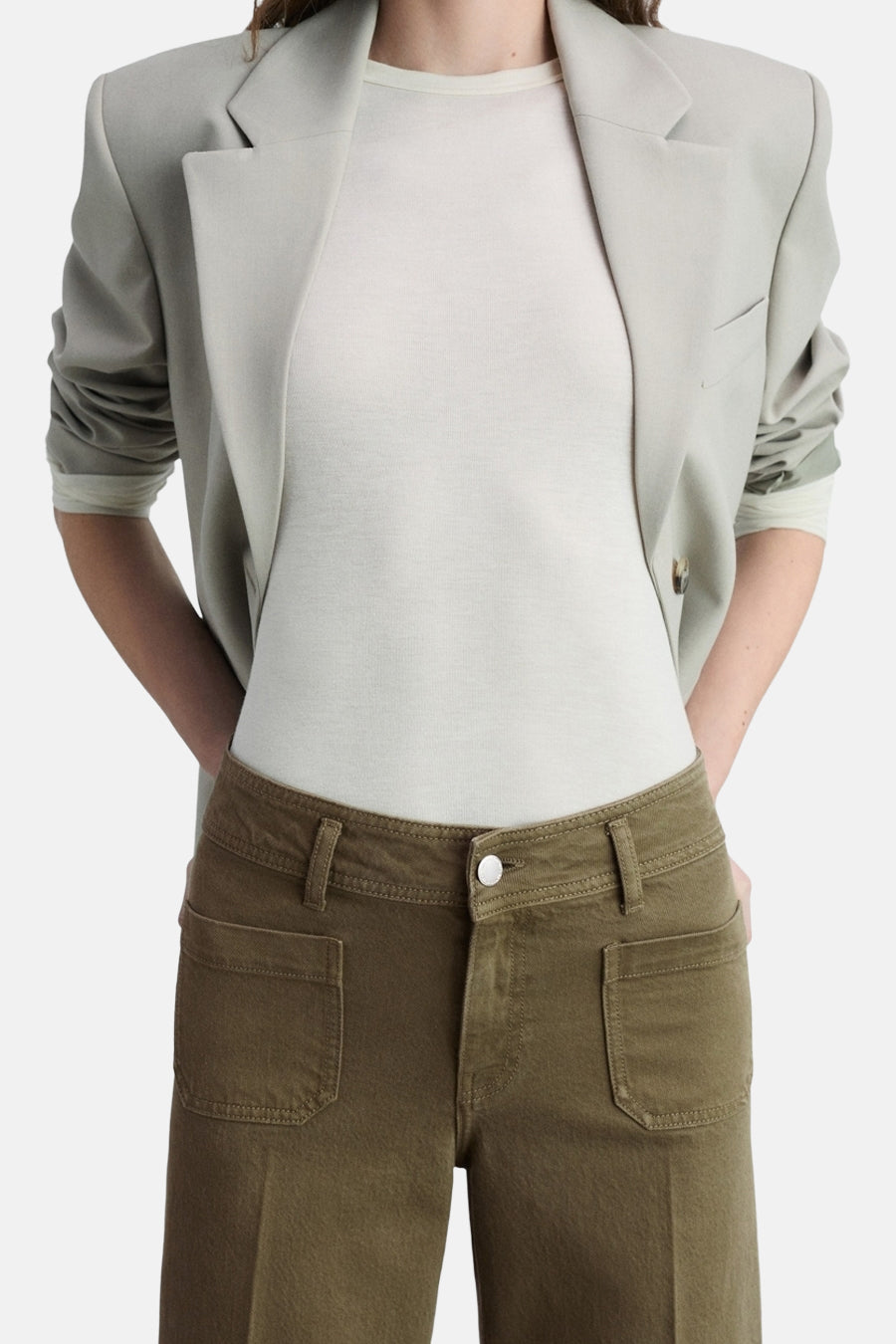 Kaki broek van MANGO, met opgestikte voorzakken en een rechte pasvorm.