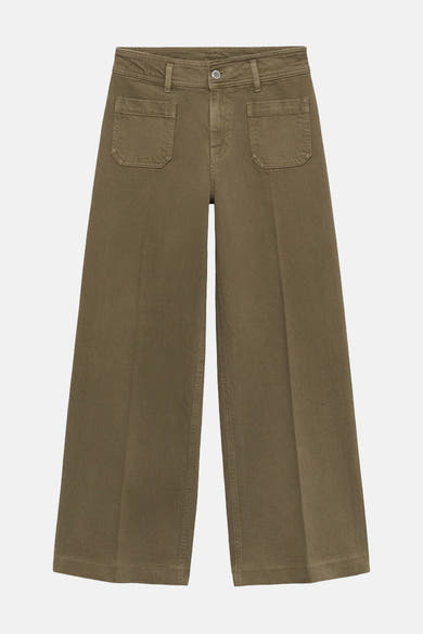 Kaki gekleurde broek van MANGO, met opgestikte zakken en wijde pijpen.