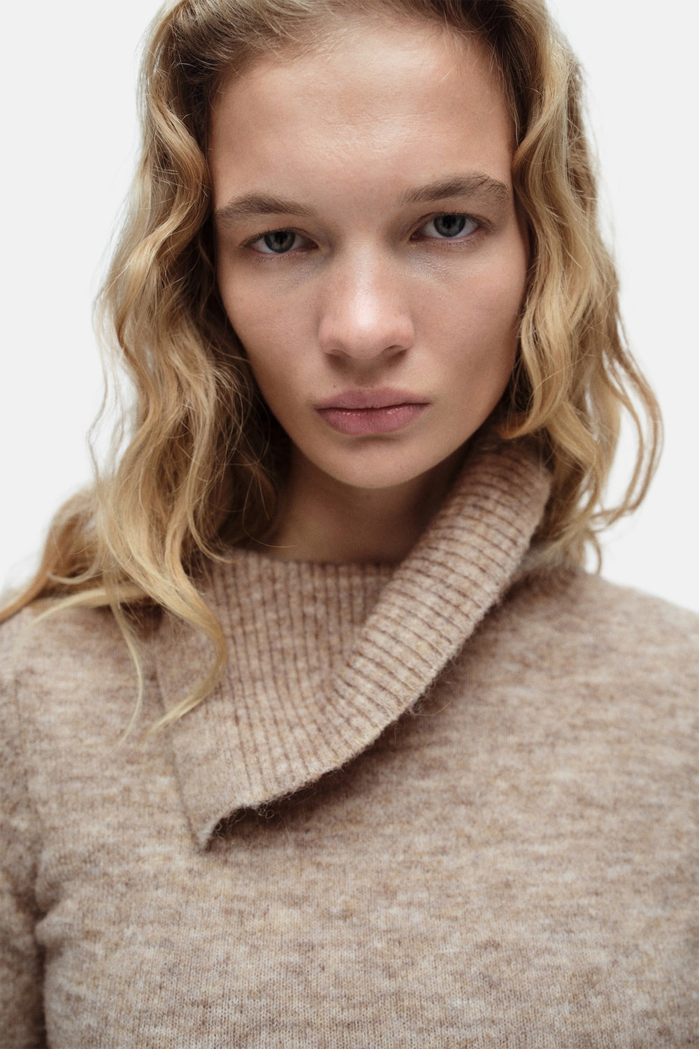 Trui met rolkraag Beige - MANGO