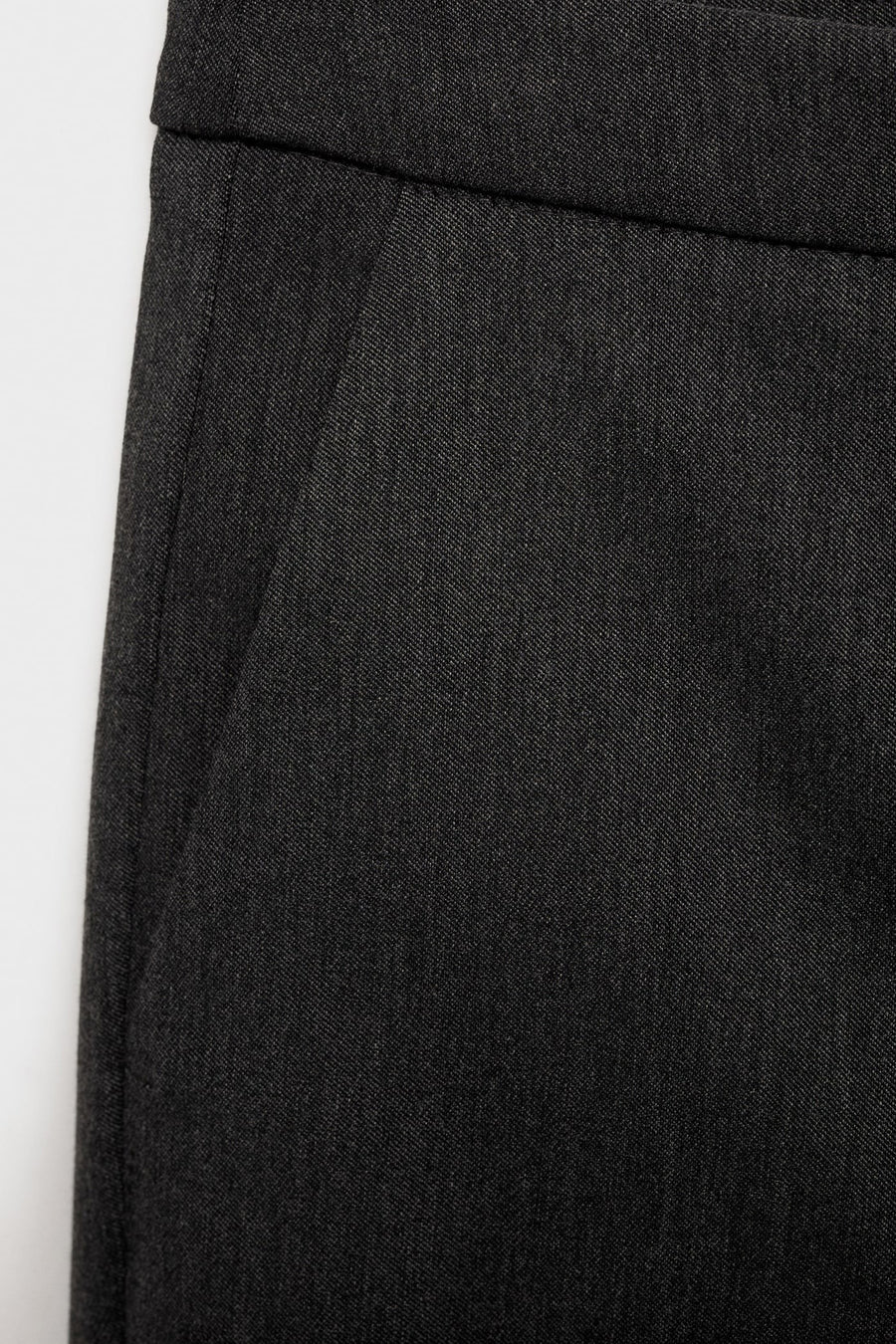 Grijze broek van MANGO, met een fijne textuur en een stijlvolle zijzak.