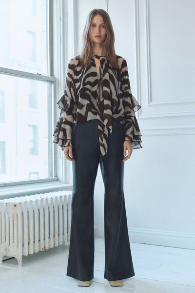 Bruin overhemd met lange mouwen van MANGO, met zebraprint en ruches aan de mouwen.