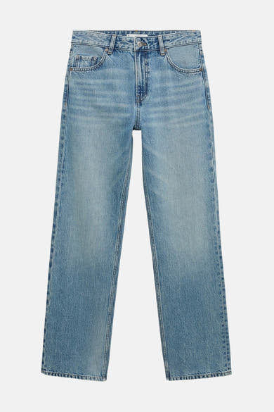 Rechte spijkerbroek van lichtblauw denim van MANGO, met een rechte pasvorm en subtiele wassing.