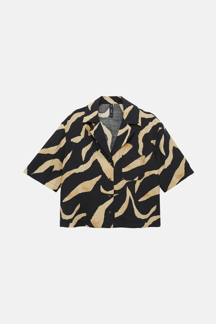 Chemisier à manches courtes noir à motifs zébrés, de MANGO, avec poche poitrine apparente.
