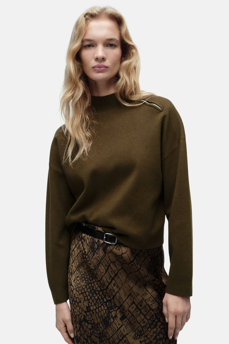 MANGO kaki-pullover met een decoratieve knopsluiting op de schouder en een slanghuidprint.