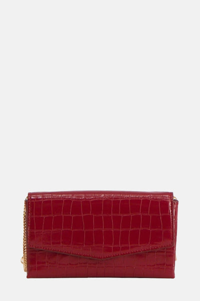 Bordeaux handtas van imitatieleer van MANGO, met krokodillenpatroon en goudkleurige ketting schouderriem.