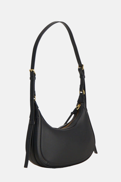 Sac à bandoulière noir de MANGO, avec une bandoulière réglable et une fermeture éclair dorée.
