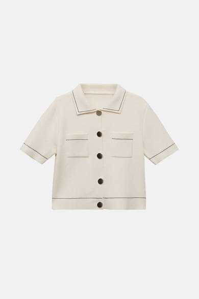 Ecru gilet van MANGO, met korte mouwen, opgestikte zakken en contrasterende stiksels.