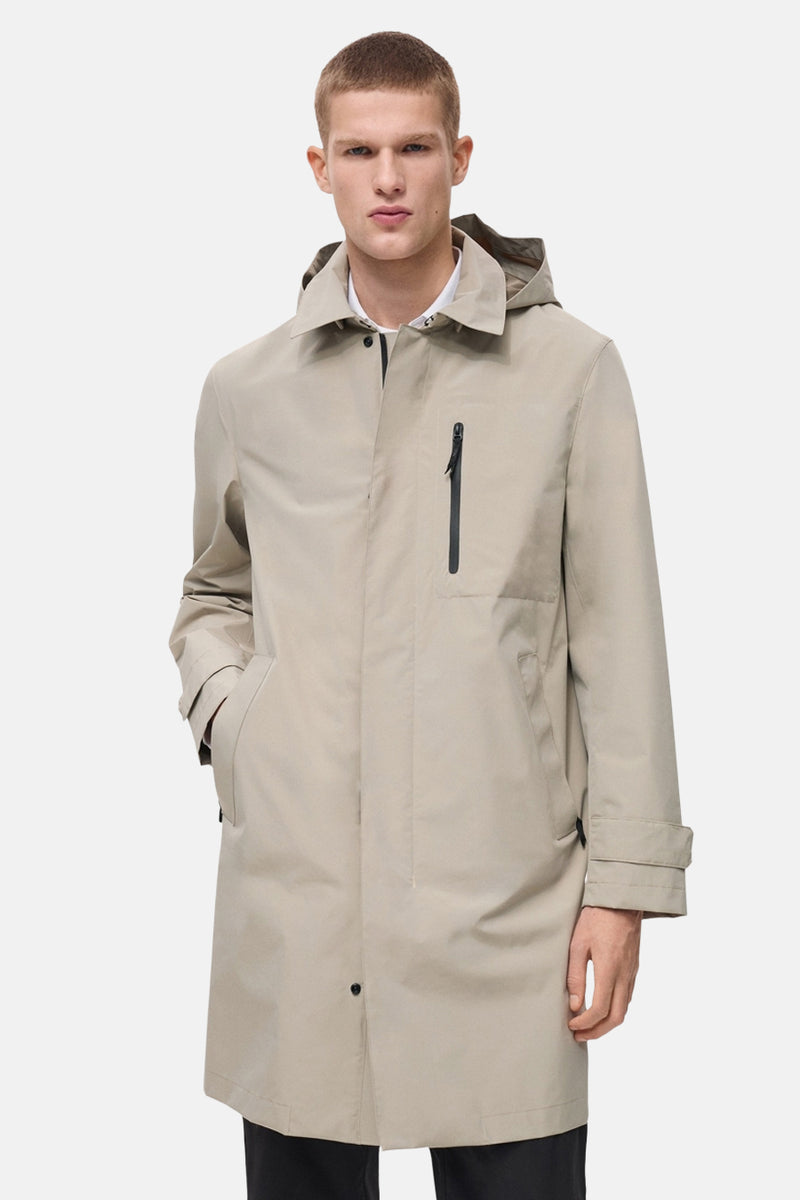 Manteau beige de MANGO avec capuche, poche zippée et coupe droite.