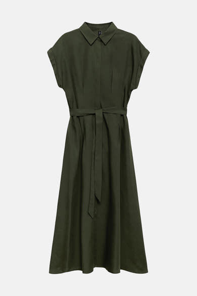 Groene jurk van MANGO, midi-model met een ceintuur in dezelfde kleur en korte mouwen met omslag.