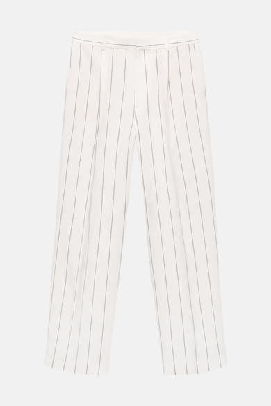 Pantalon de costume blanc de MANGO, à rayures grises verticales sur toute la surface.
