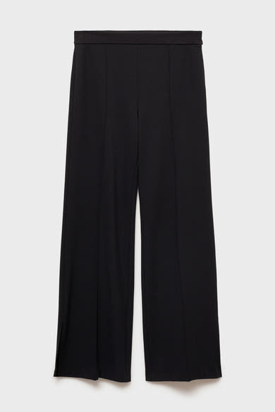 Zwarte broek van MANGO, wijde pasvorm met verticale naaddetails op een witte achtergrond.