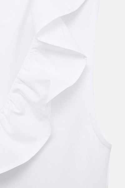 Top blanc sans manches de MANGO, orné d'un volant décoratif.