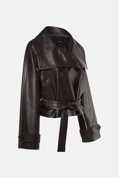 Veste courte en cuir marron de MANGO, avec ceinture à nouer, boutons apparents et col large.