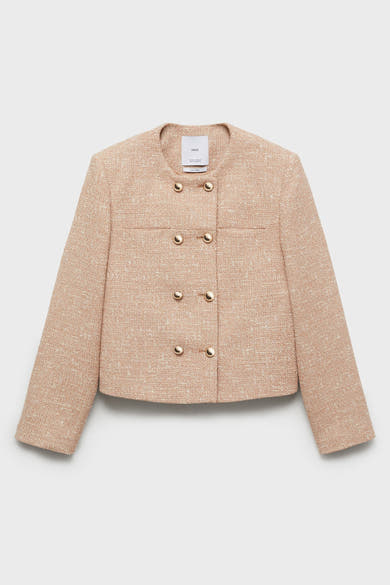Beige tweed blazer van MANGO met gouden knopen en korte pasvorm.