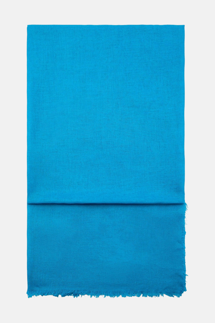 Foulard bleu de MANGO, texture tissée visible avec une partie pliée et des franges en bas.
