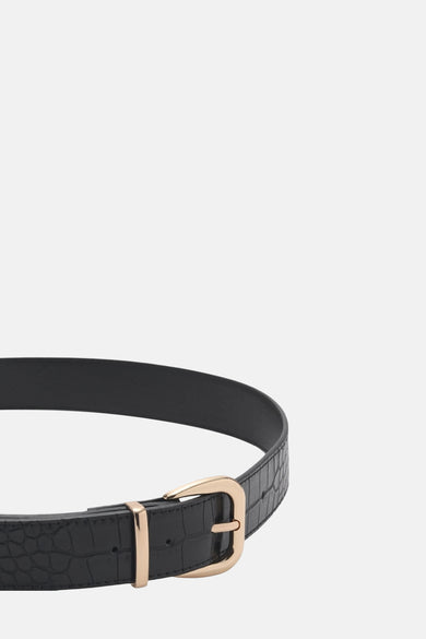 Zwarte krokodillenleren riem van MANGO met gouden gesp.