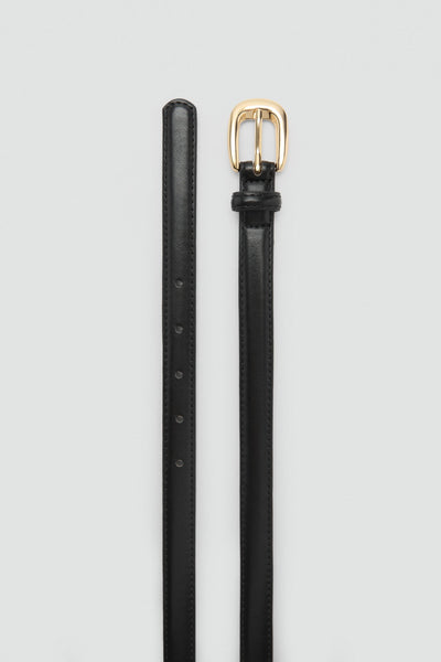 Ceinture noire en cuir par MANGO, avec boucle dorée et surpiqûres discrètes.