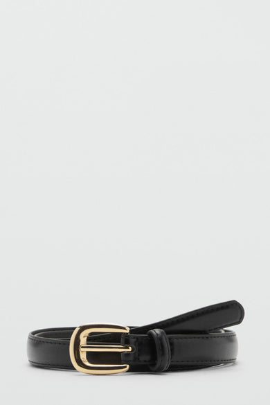 Zwarte leren riem, van MANGO, met klassieke gouden gesp.