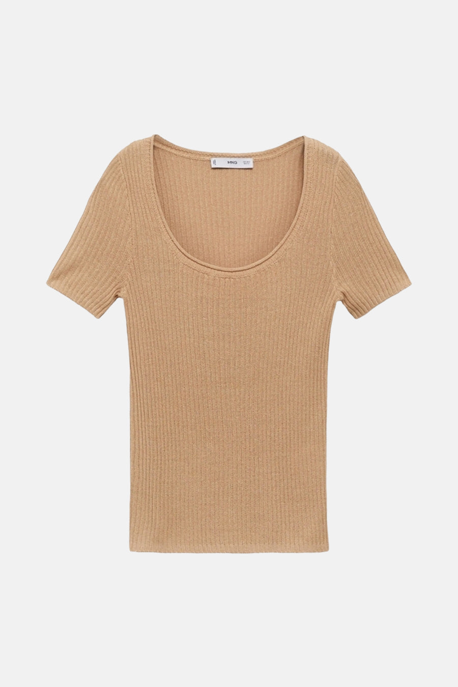 Pull beige à col rond de MANGO, en maille côtelée fine.
