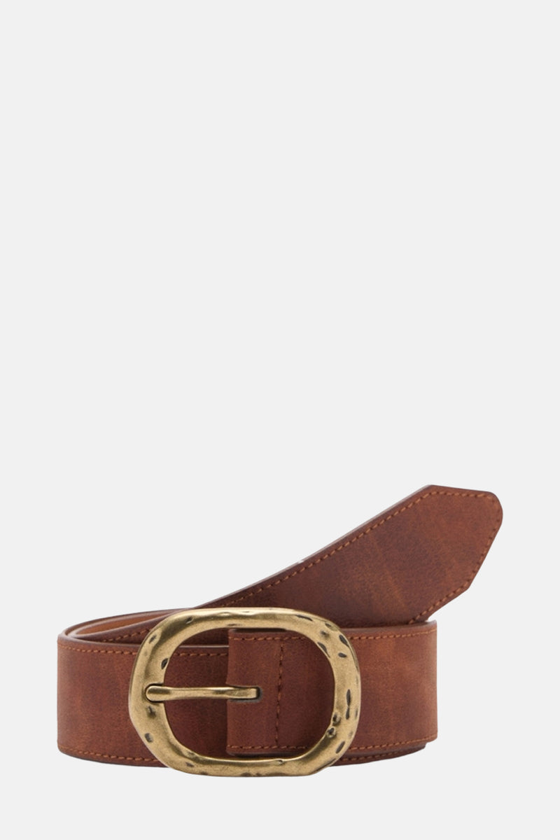 Bruine leren riem van MANGO met een ovale gesp van verouderd goudkleurig metaal.