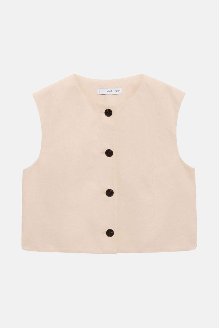 Blazer écru de MANGO, avec une coupe courte et une fermeture boutonnée sur le devant.
