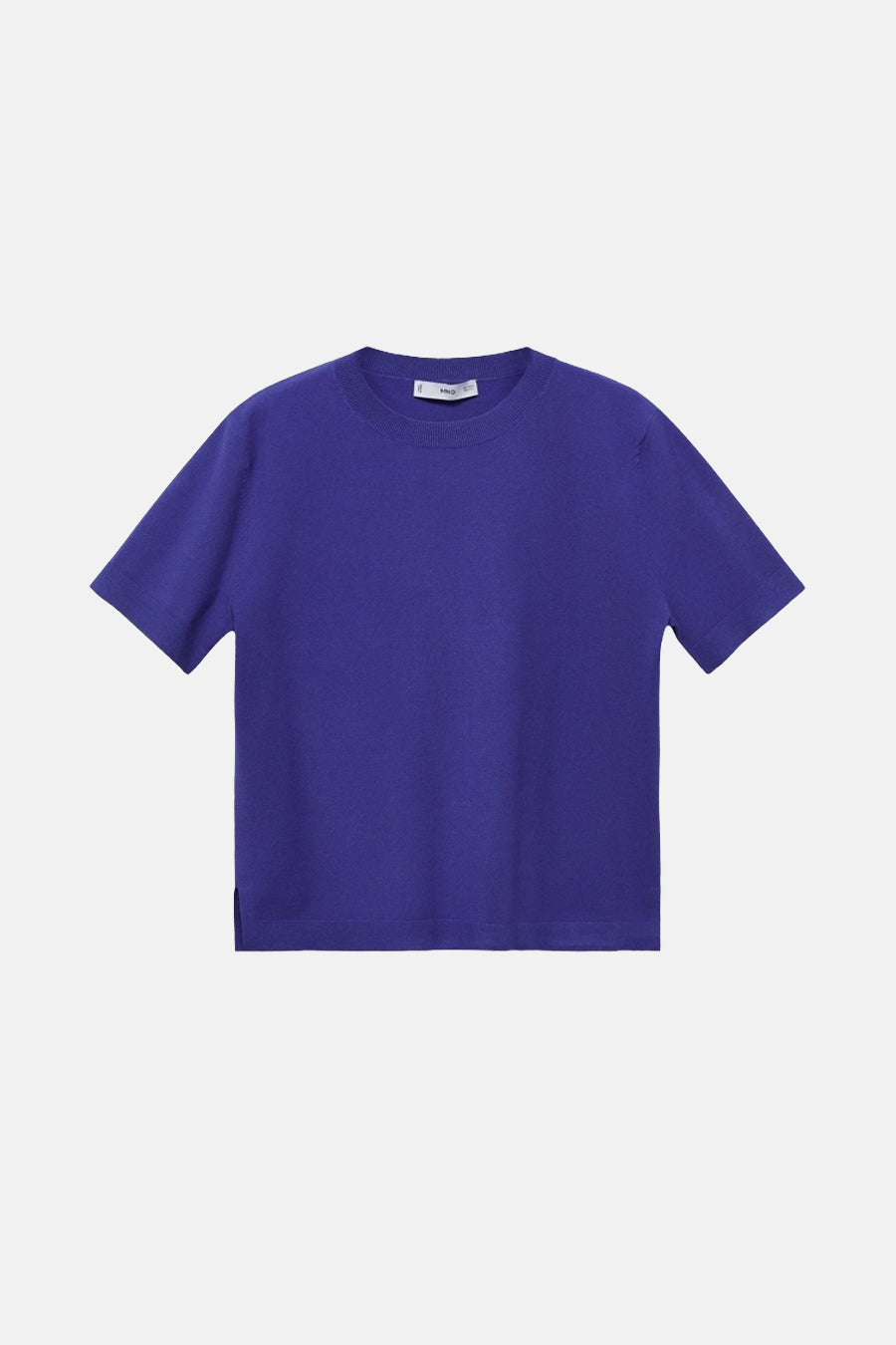 Pull bleu à col rond de MANGO, à manches courtes et coupe droite.
