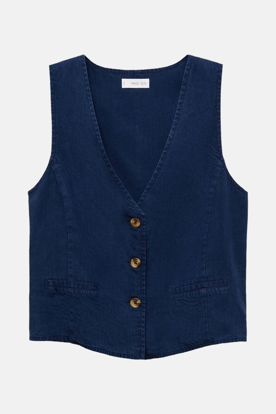 MANGO donkerblauwe spijkerblazer met een getailleerde pasvorm en bruine knopen.