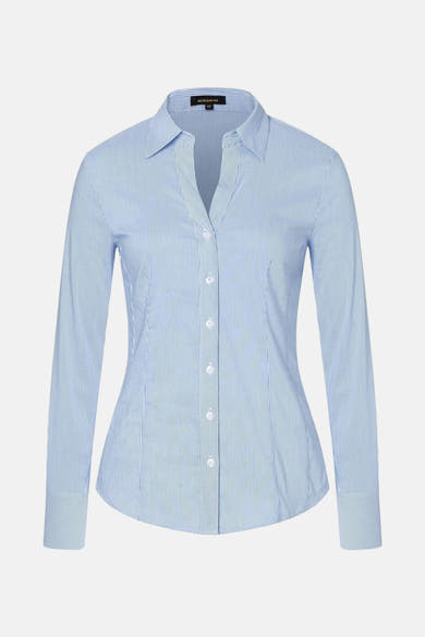 Blauwe blouse met lange mouwen en strepen, van More & More, met knoopsluiting aan de voorkant.