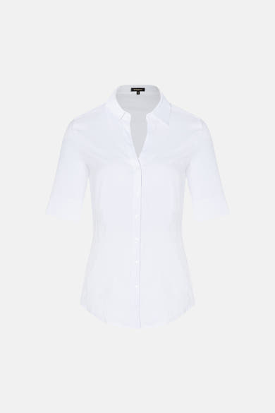 Wit blouse van MORE & MORE met korte mouwen, klassieke kraag, getailleerde pasvorm en witte knopen.