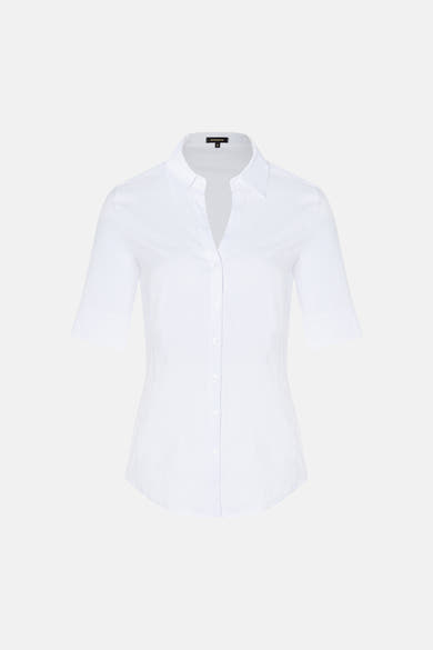 Wit 3/4-mouwen blouse van MORE & MORE, getailleerd met klassieke kraag en gedeeltelijke knoopsluiting.