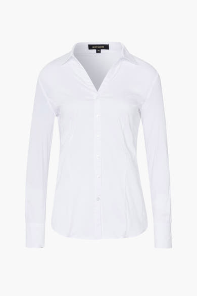 Chemise à manches longues blanche de MORE & MORE, avec une coupe ajustée et une fermeture boutonnée.