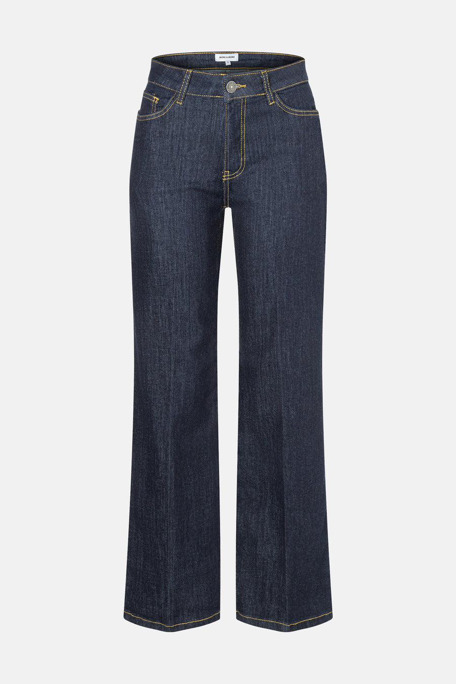 Jean droit en denim bleu foncé de More & More, avec surpiqûres contrastantes jaunes et coupe évasée.