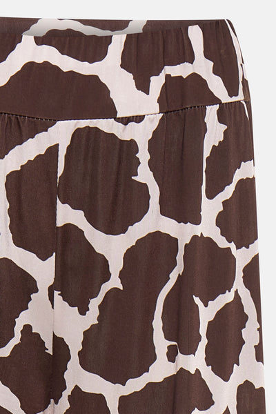 Pantalon marron à motif peau de girafe de Terra di Siena, détail de l'élastique à la taille.