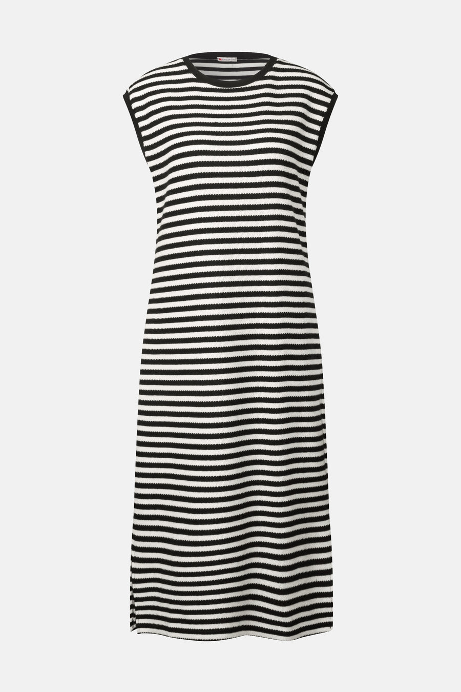 Robe rayée noire et blanche de Street One, avec encolure ronde et sans manches.
