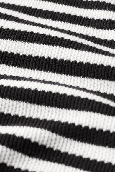 Robe multicolore par Street One à rayures horizontales noires et blanches avec une texture tricotée.