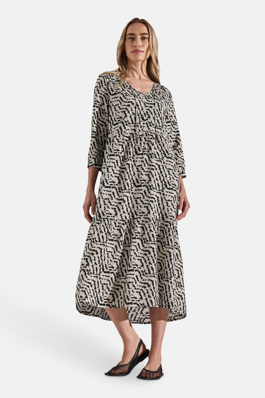 Multikleurenjurk van STREET ONE, met contrasterend geometrisch patroon en losse pasvorm.
