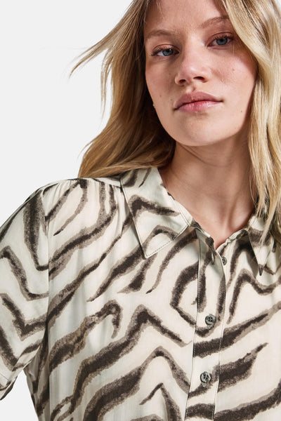 Multikleurenjurk van STREET ONE, zebraprint, met overhemdkraag en knoopsluiting.