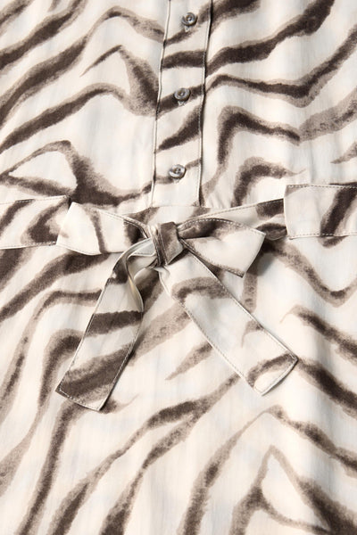 Robe multicolore par STREET ONE, à motif zébré, avec une ceinture nouée à la taille.