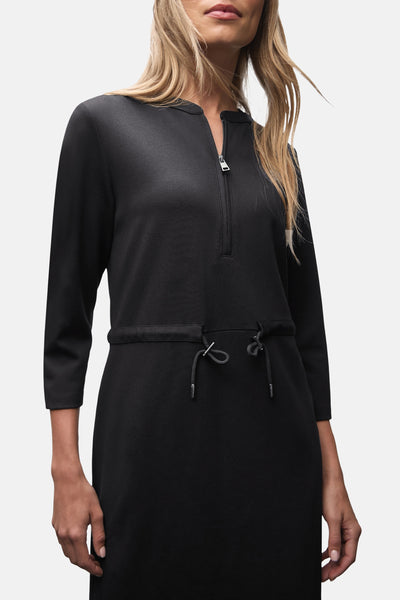 Zwarte jurk van STREET ONE met ritssluiting en trekkoord in de taille.