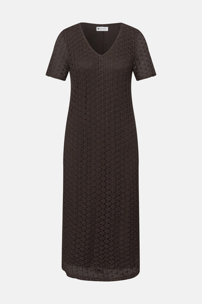 Robe marron à motif ajouré de Street One avec col en V et manches courtes.