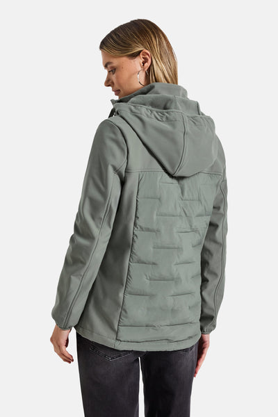 Korte groene jas van STREET ONE, met capuchon en gewatteerde details op de rug.
