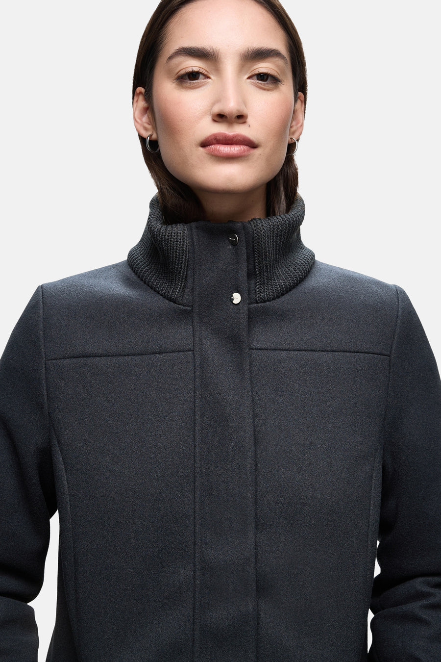 Lange blauwe jas van STREET ONE met gebreide opstaande kraag en gestructureerde details.