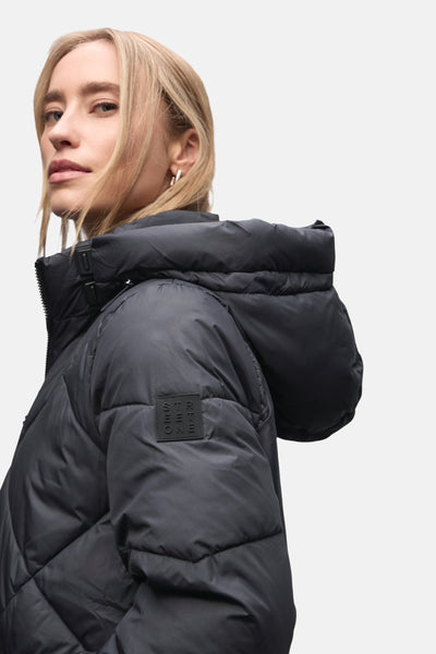 Veste longue bleue de Street One avec capuche rembourrée et motif matelassé.