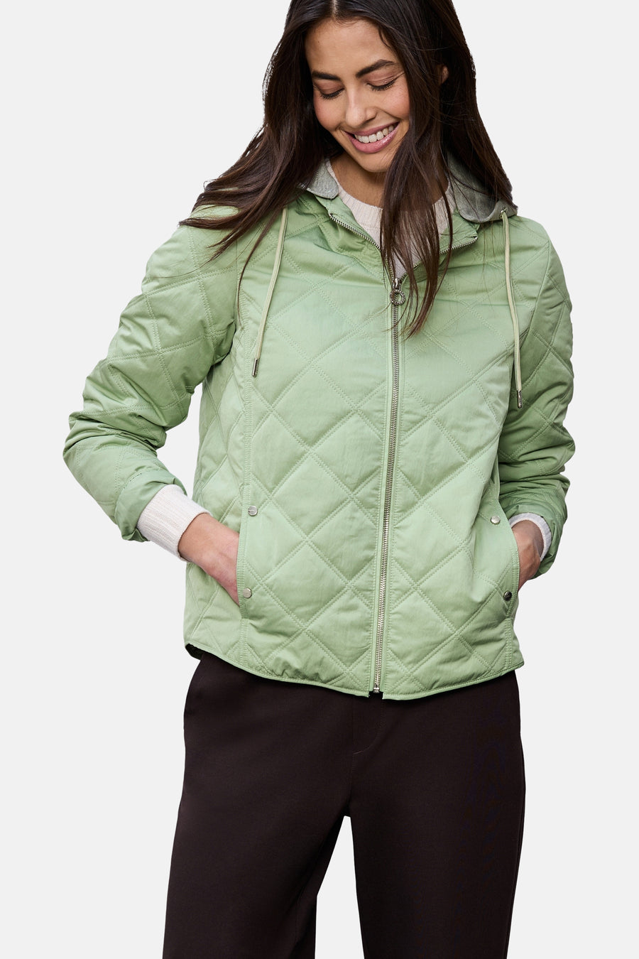 Veste courte vert de Street One avec motif matelassé en losange, fermeture éclair et capuche.