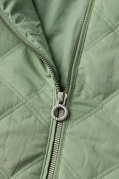 Veste courte vert pistache de Street One, à motif matelassé losanges et fermeture éclair argentée à tirette ornée.
