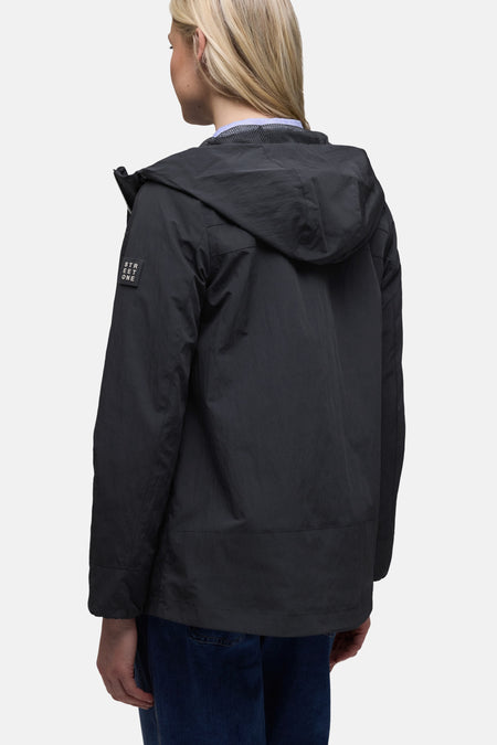 Veste courte bleue de STREET ONE, avec capuche et patch logo sur la manche.
