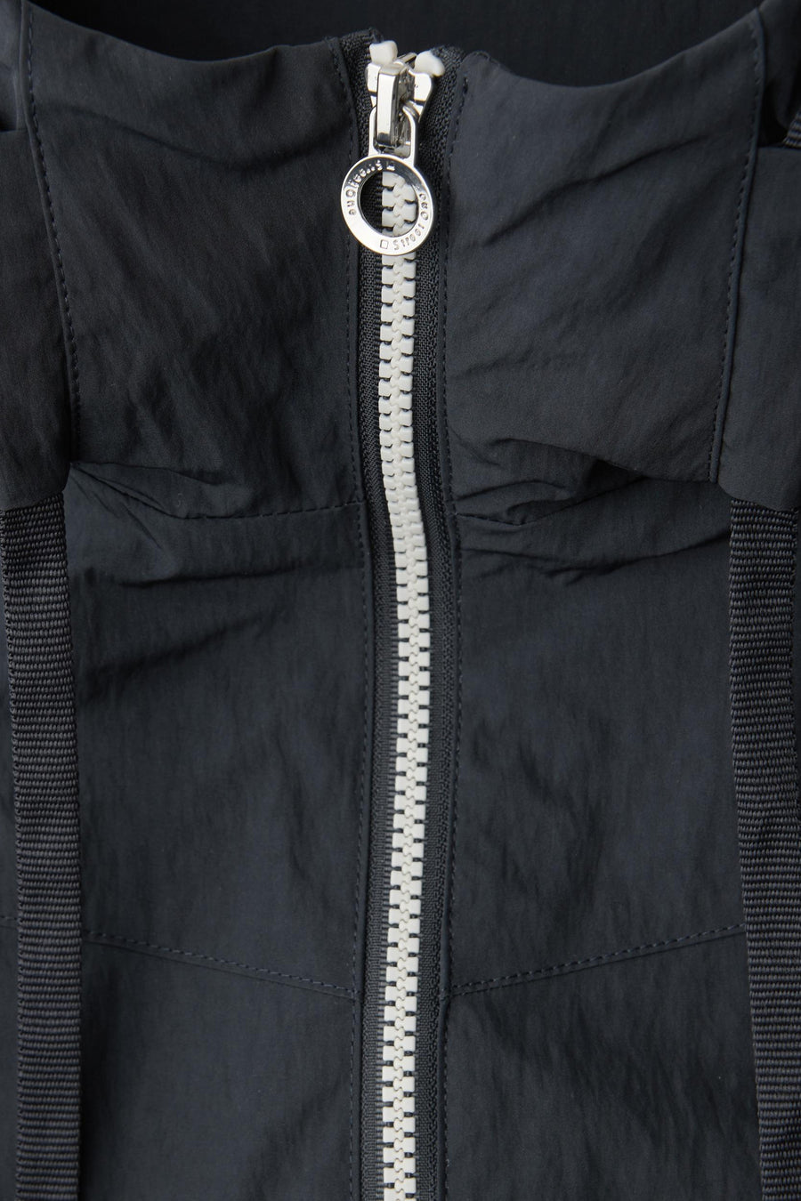 Veste courte bleue de STREET ONE avec fermeture éclair argentée et détails texturés.