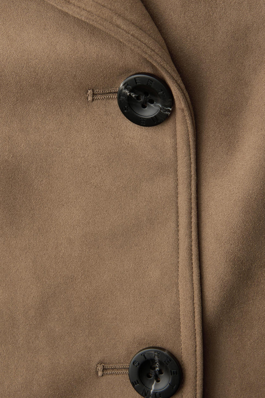 Veste courte cognac par Street One, avec une fermeture boutonnée apparente et une texture douce.